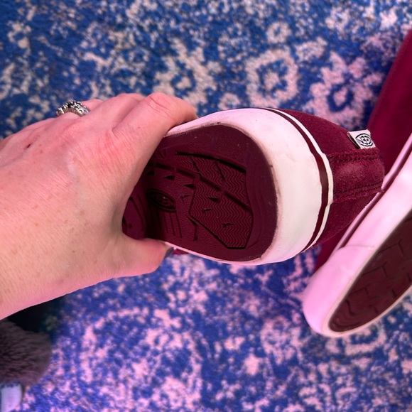 Keen burgundy suede shoes - Picture 7 of 9